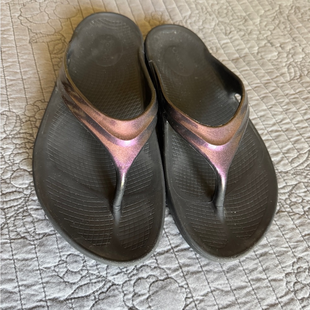 OOFOS Black and Purple Sandals Comfortable Casual Footwear